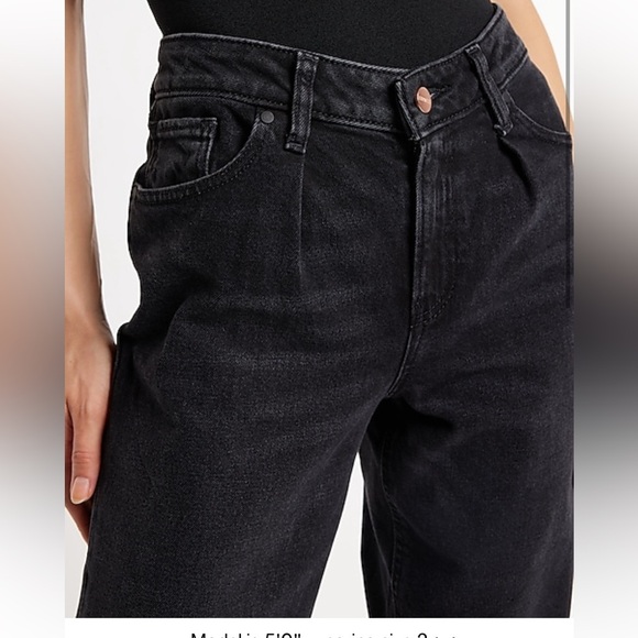 [Express] NWT Mid Rise Washed Black Pleated
Baggy Tapered Jeans - Picture 2 of 8